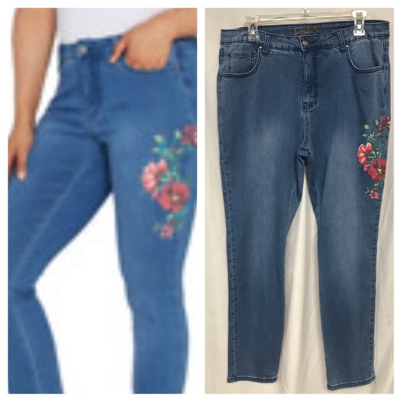😳SALE😳Control Jeans w/floral & studs. 14 - Picture 1 of 4